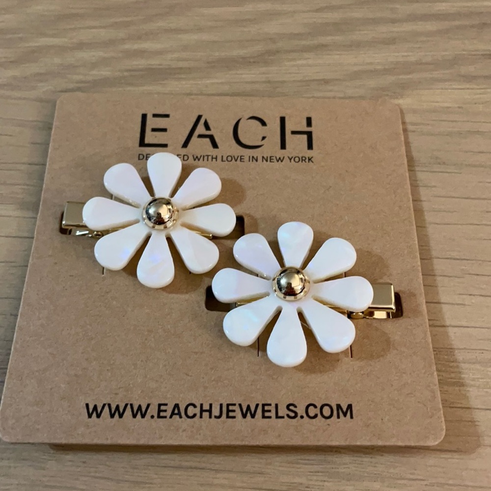 Pretty flower barrettes